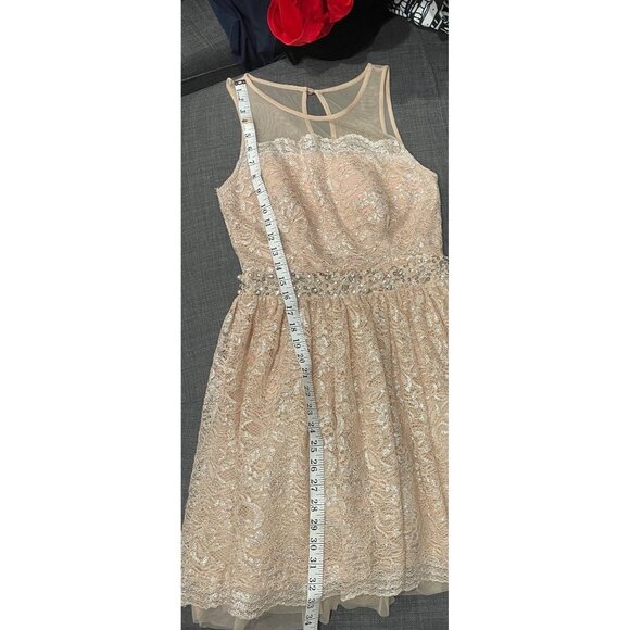 City Studio Beige Lacy Overlay Knee-length Formal Dress Junior Sz 5 - Picture 6 of 8